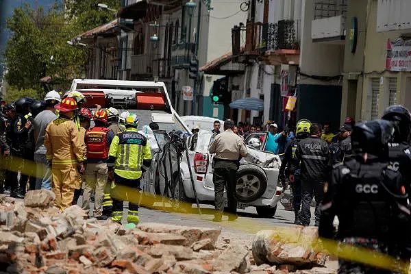 13人死亡！厄瓜多尔突发6.8级强震，民众当街死亡，多人被困废墟之下（视频/组图） - 17