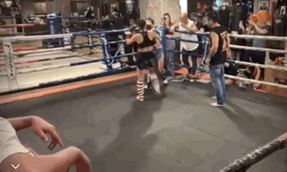 港姐冠军谢嘉怡参加拳击比赛，被对方打至流鼻血，场面暴力不留情（视频/组图） - 10