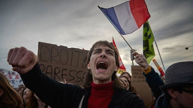 法国养老金抗议：一场马克龙政府注定难逃的危机？（组图） - 1