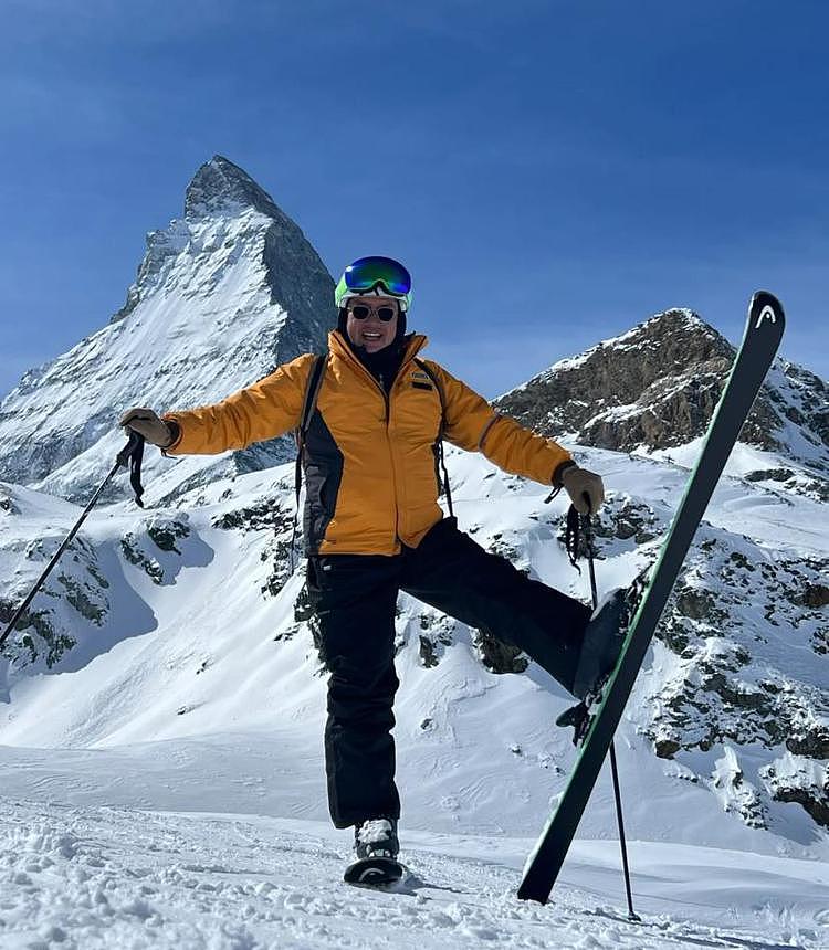 谭咏麟陈百祥现身瑞士，72岁高龄挑战高山滑雪，近状曝光精神抖擞（组图） - 5