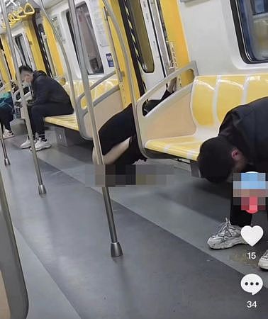 中国男子地铁上脱裤“开大”！一旁乘客看到吐了（视频/组图） - 3