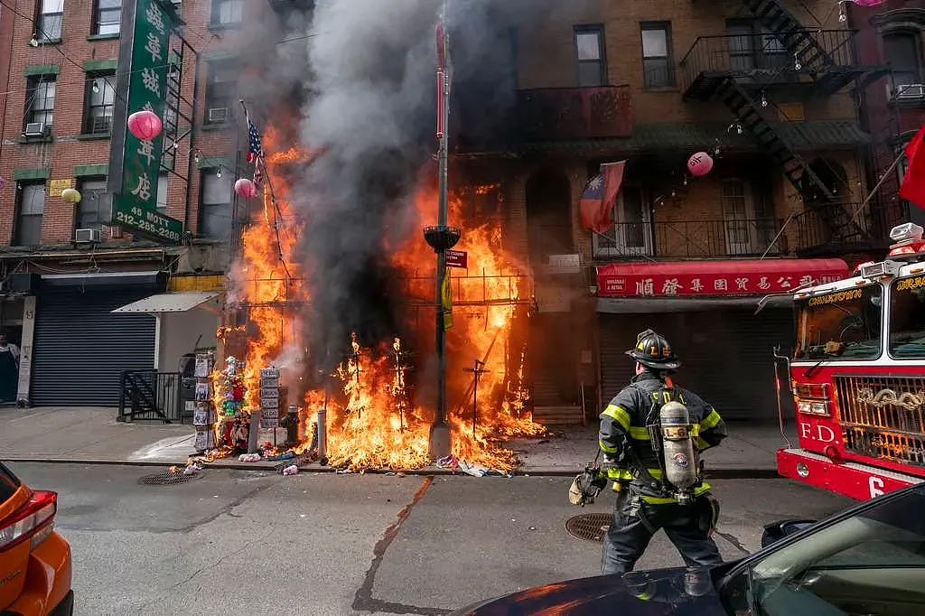 “就像地狱”，唐人街勿街大火冲天，10人烧伤，店铺烧成空洞，21户流离失所（组图） - 3