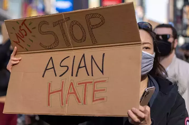 亚裔女子大街上被两名白人男子歧视辱骂，一人还是名校教授！针对亚裔犯罪井喷式增长（组图） - 14