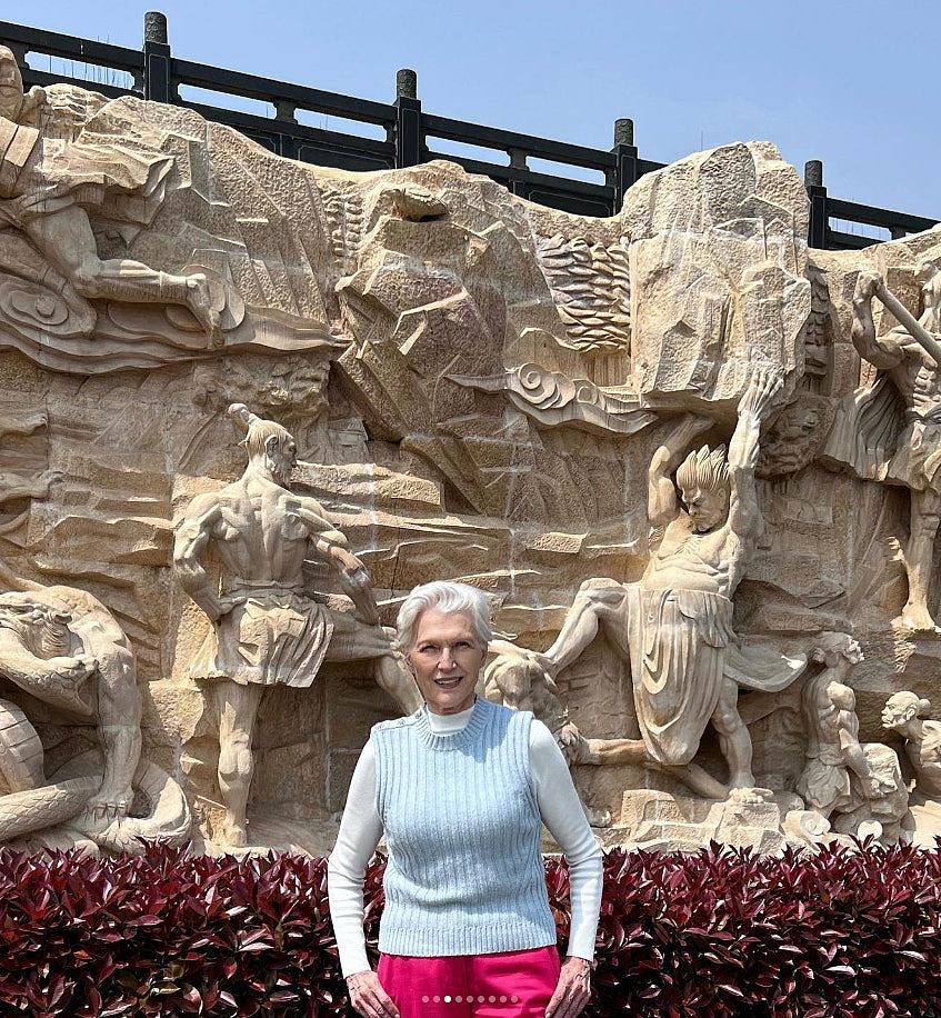 马斯克74岁名模母亲游武汉，参观宋庆龄故居，称中国历史令人著迷（组图） - 3