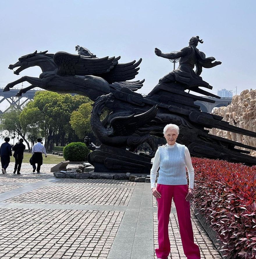 马斯克74岁名模母亲游武汉，参观宋庆龄故居，称中国历史令人著迷（组图） - 2