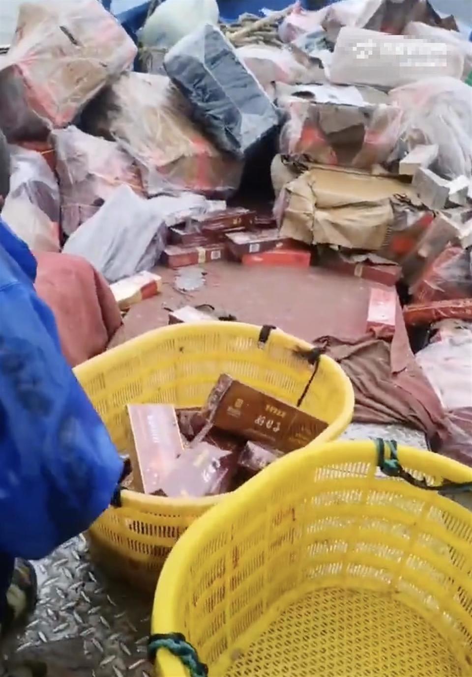 渔民发现海上漂浮着大量中华香烟，边捞边喊“发财啦”，烟草部门介入（视频/组图） - 2