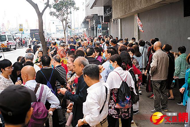 挤爆了！内地旅客逼爆香港社区，街坊寸步难行（组图） - 2