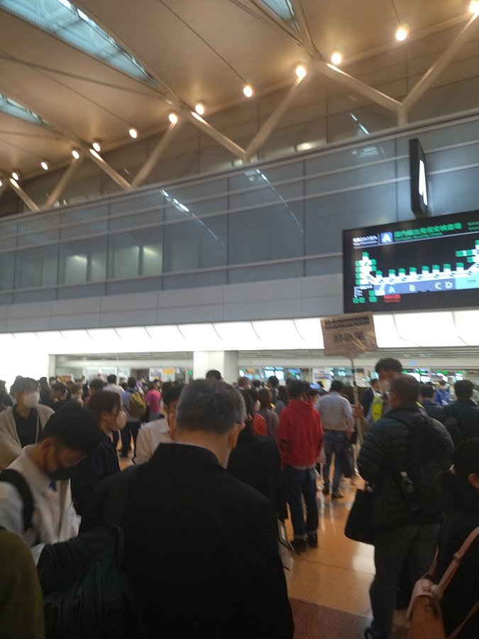 55航班取消，6700受影响！日本ANA系统“死机”，机场现拥挤场面（组图） - 2