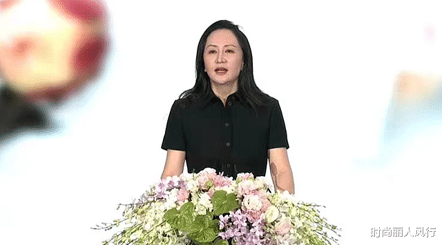 51岁孟晚舟一亮相就美上热搜！穿衬衫妆容火出圈，高调发言超霸气（组图） - 11