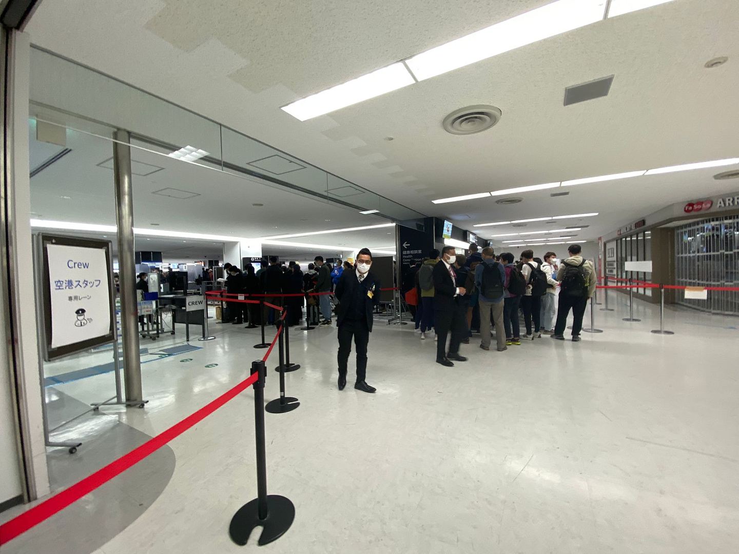 东京机场逼爆！旅客亲述3小时排队等入境：差两班车滞留机场（组图） - 4