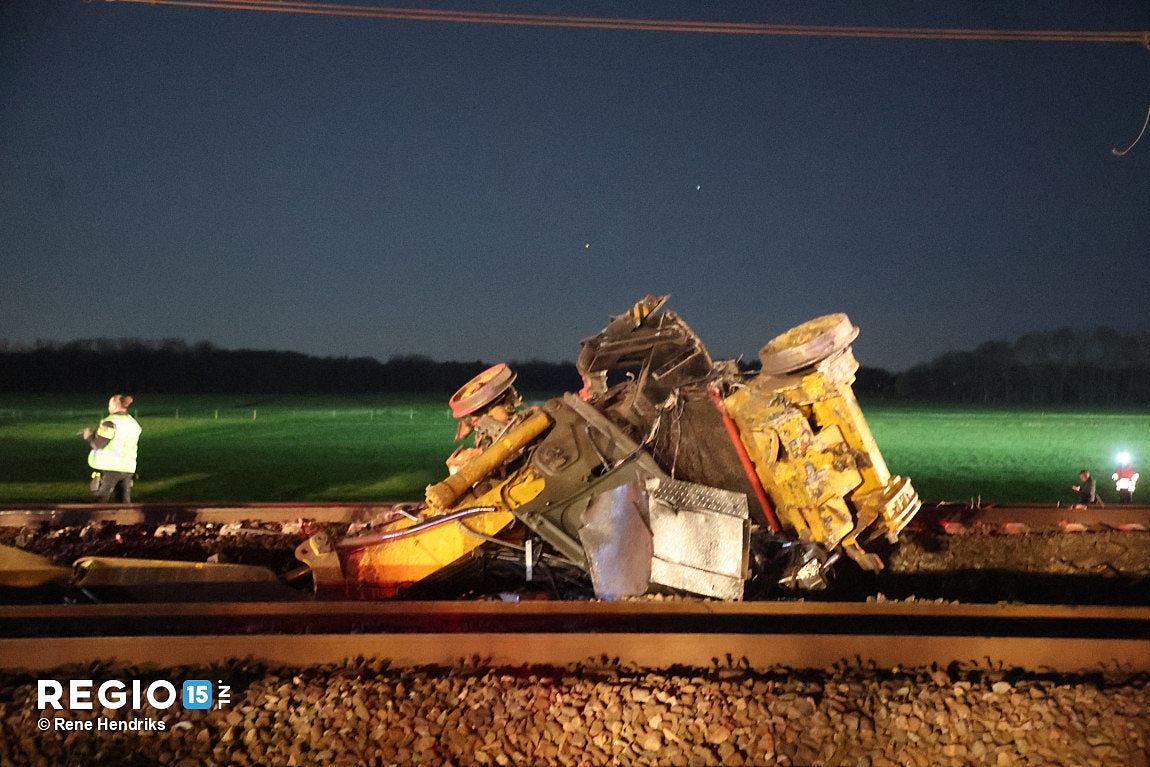 荷兰火车相撞出轨起火至少50伤多人重伤！车厢残骸扭曲至难以辨认（组图） - 2