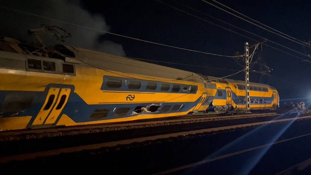 荷兰火车相撞出轨起火至少50伤多人重伤！车厢残骸扭曲至难以辨认（组图） - 1