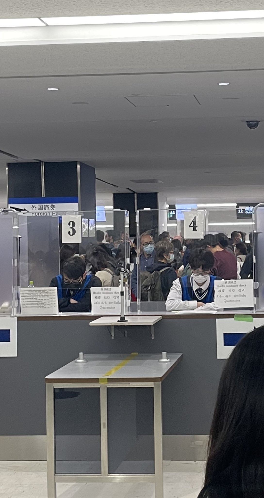 东京机场逼爆！旅客亲述3小时排队等入境：差两班车滞留机场（组图） - 7