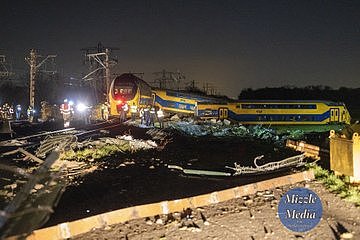 荷兰火车相撞出轨起火至少50伤多人重伤！车厢残骸扭曲至难以辨认（组图） - 6