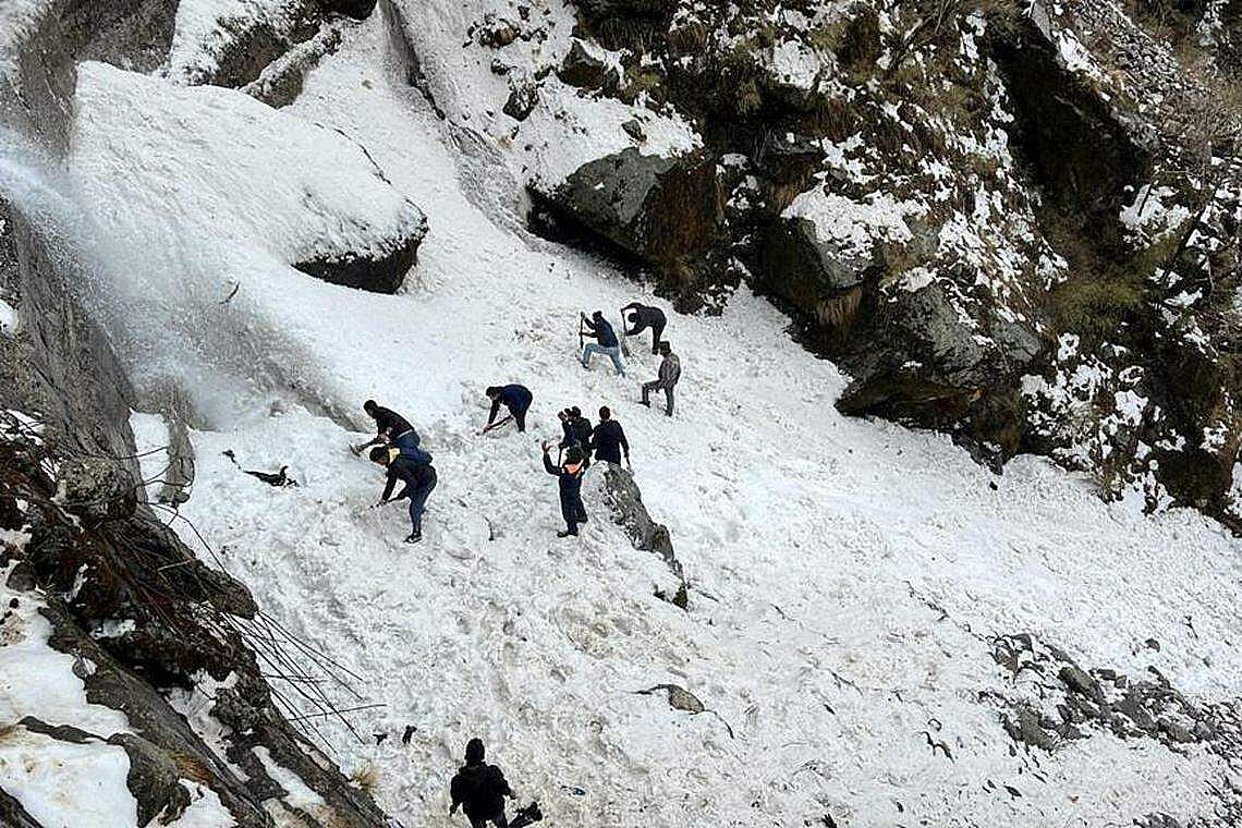 印度锡金邦发生雪崩，六游客死30人伤（图） - 2