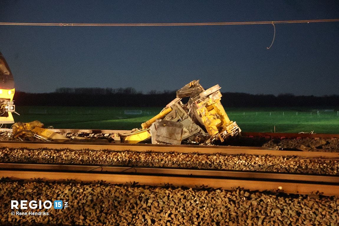荷兰火车相撞出轨起火至少50伤多人重伤！车厢残骸扭曲至难以辨认（组图） - 4