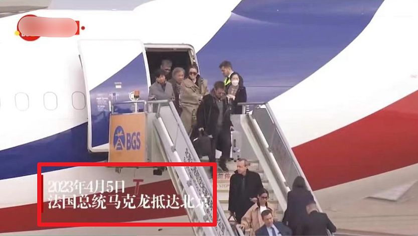 巩俐夫妇陪法国总统参加艺术节，马克龙双手握住黄渤的手笑的开心（组图） - 1