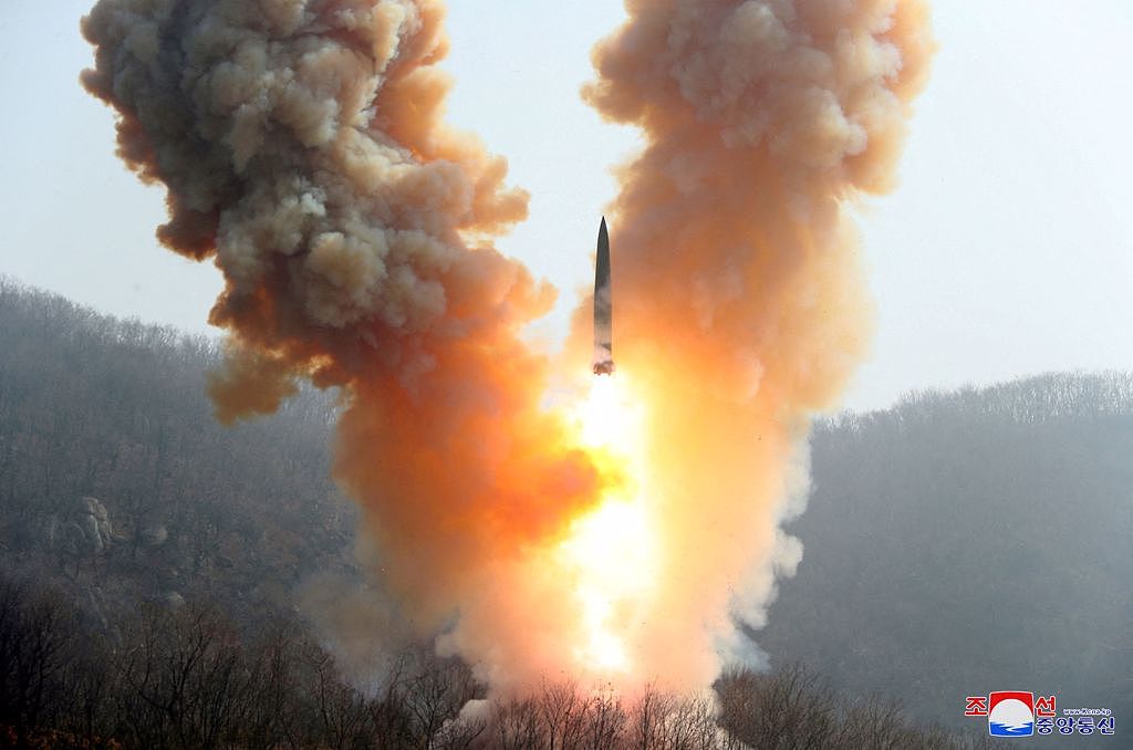 不满美韩频军演！北韩放话：朝鲜半岛濒临“核战边缘”（组图） - 1
