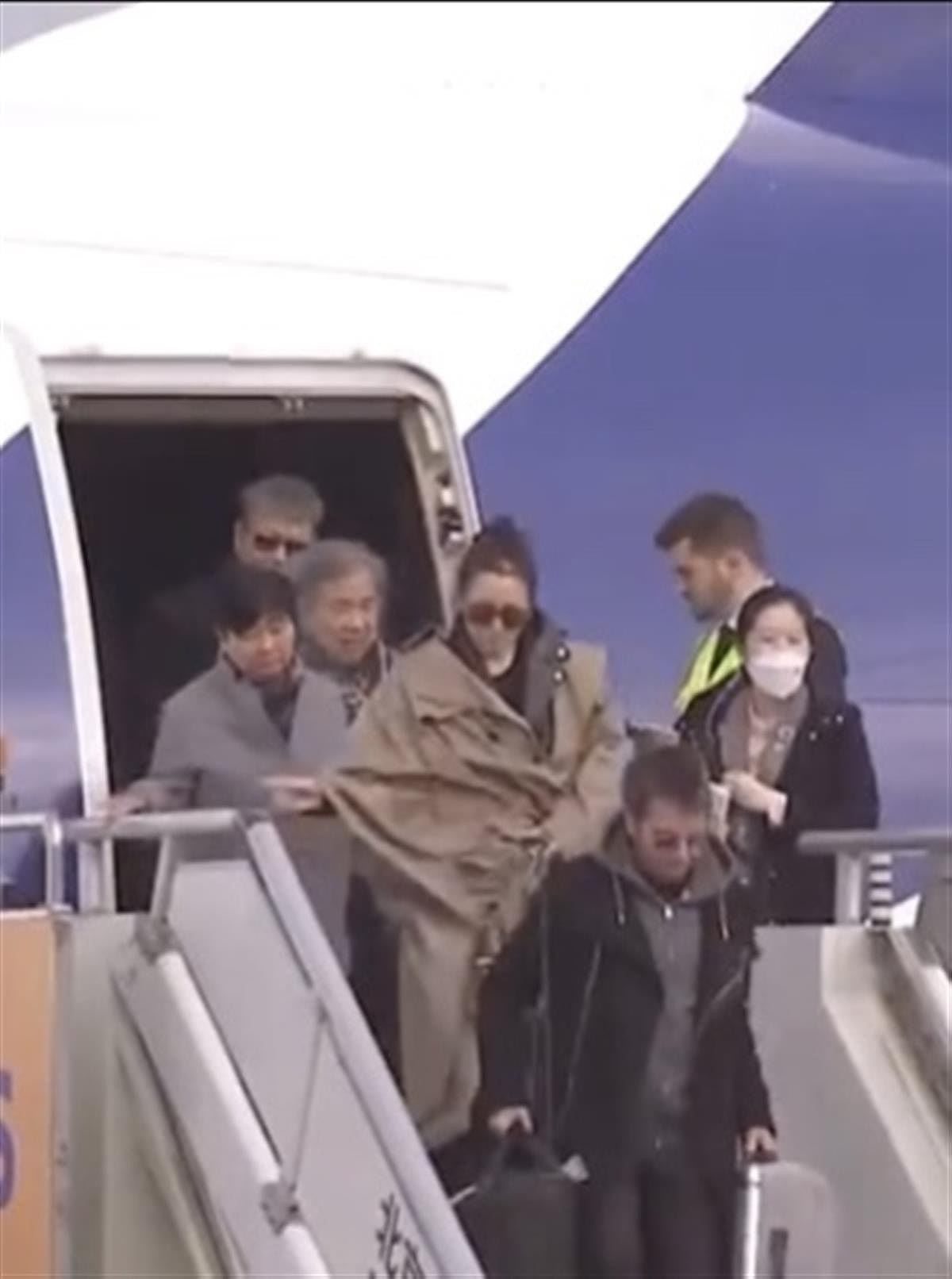 马克龙坐专机抵北京，央视画面现巩俐夫妇同机随行（视频/组图） - 3