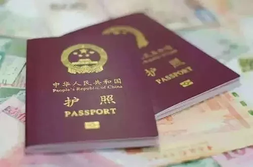 改名字换新护照！旧护照上有效的美加澳长期签证还能一起使用吗？（图） - 1