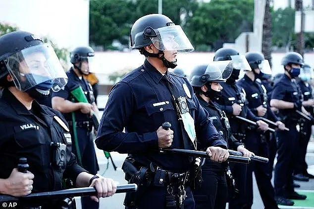洛杉矶警察局数据泄露，300名卧底警察起诉市政府（图） - 5