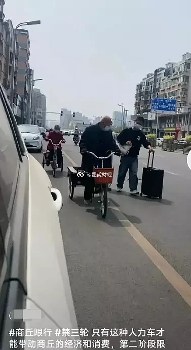 传河南禁止电动三轮车上路，满街都是人力三轮车！网友：驴车、骡子车都要上街了（组图） - 5