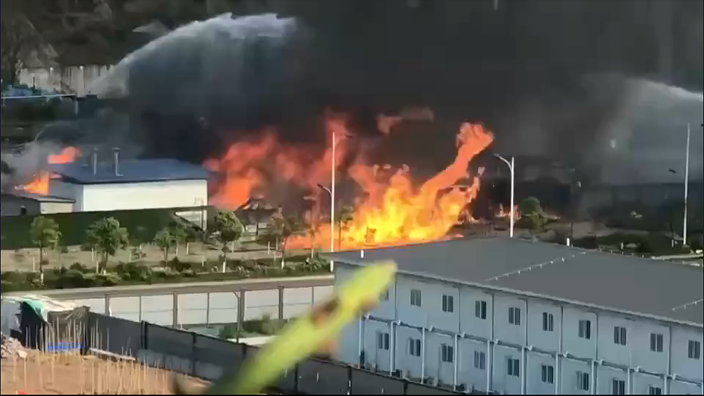 4人死亡！四川泸州一酒厂发生火灾，附近居民：现场曾传巨响（组图） - 1