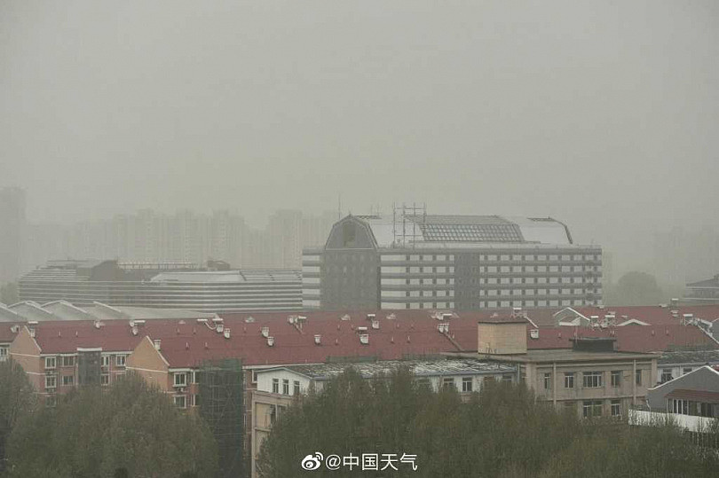 沙尘暴席卷中国18省！北京达“严重污染”；民众苦笑：老天免费请吃土    （组图） - 2