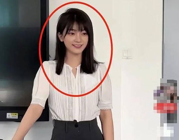 “最强海王”女教师无码照曝光！劈腿48男家长，“小本本”详记战力（组图） - 1