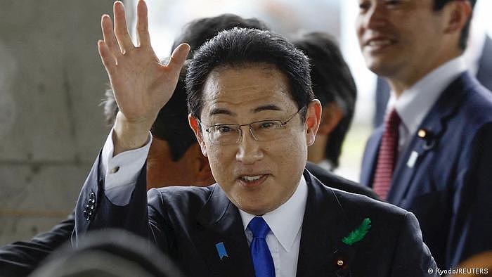 日本首相岸田文雄演讲遇爆炸袭击，嫌疑人已被抓获（图） - 1