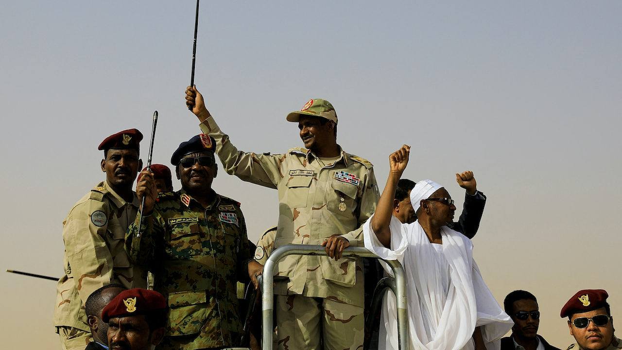 苏丹局势急剧恶化，叛军称军方发动政变，中国使馆发警告（视频/组图） - 1