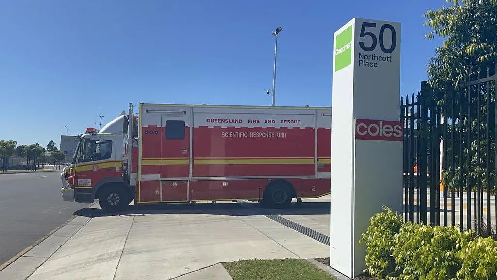 昆州Coles配送中心垃圾桶飘散强烈化学气味，2名女子被送医 - 3
