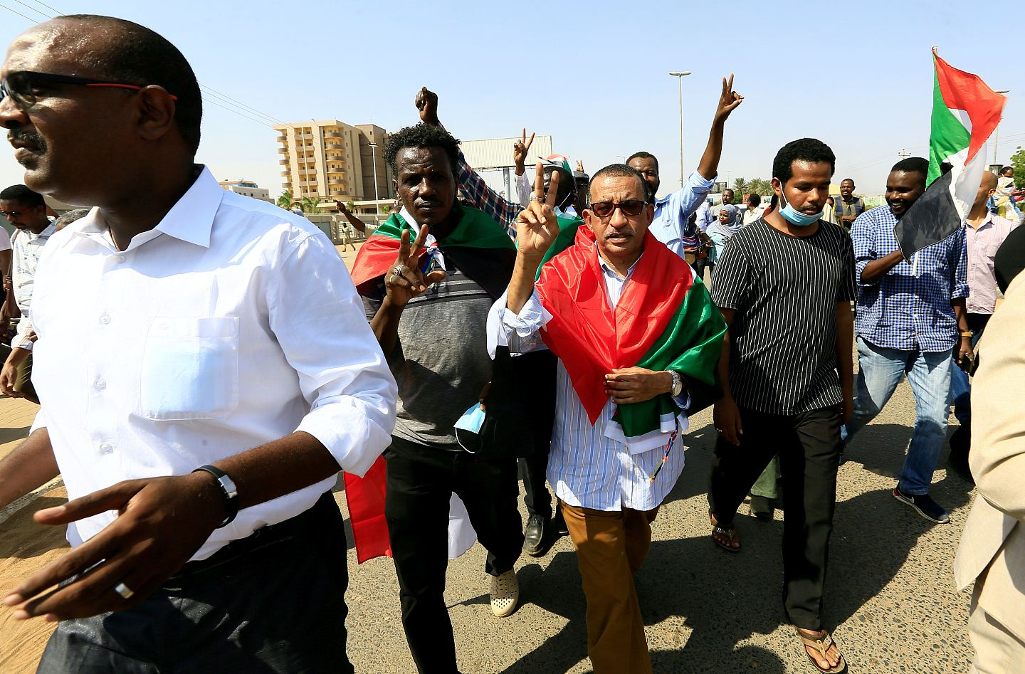 苏丹局势急剧恶化，叛军称军方发动政变，中国使馆发警告（视频/组图） - 6