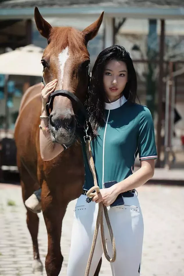 我，北京女孩，15岁到美国读高中，上课像聊天，还练习骑马和游泳（组图） - 1