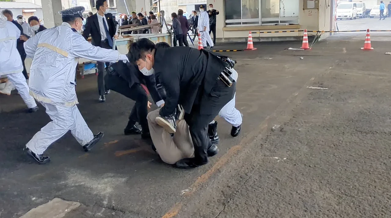 日本首相岸田文雄遇袭，嫌犯投掷爆炸物曝光！专家说是“这种”炸弹（组图） - 5