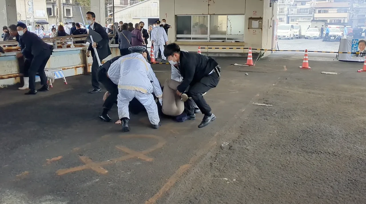 日本首相岸田文雄遇袭，嫌犯投掷爆炸物曝光！专家说是“这种”炸弹（组图） - 6