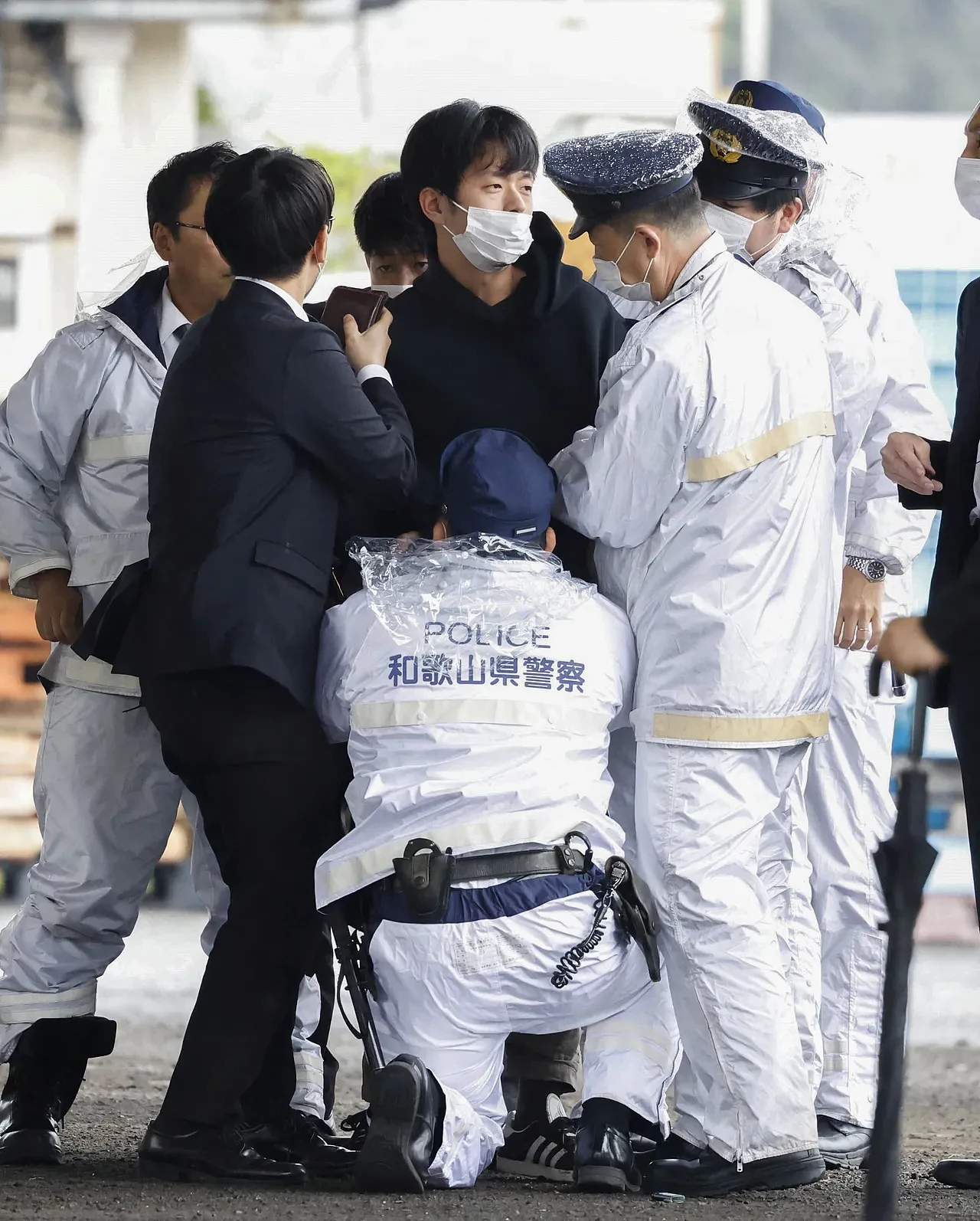 日本首相岸田文雄遇袭，嫌犯投掷爆炸物曝光！专家说是“这种”炸弹（组图） - 4