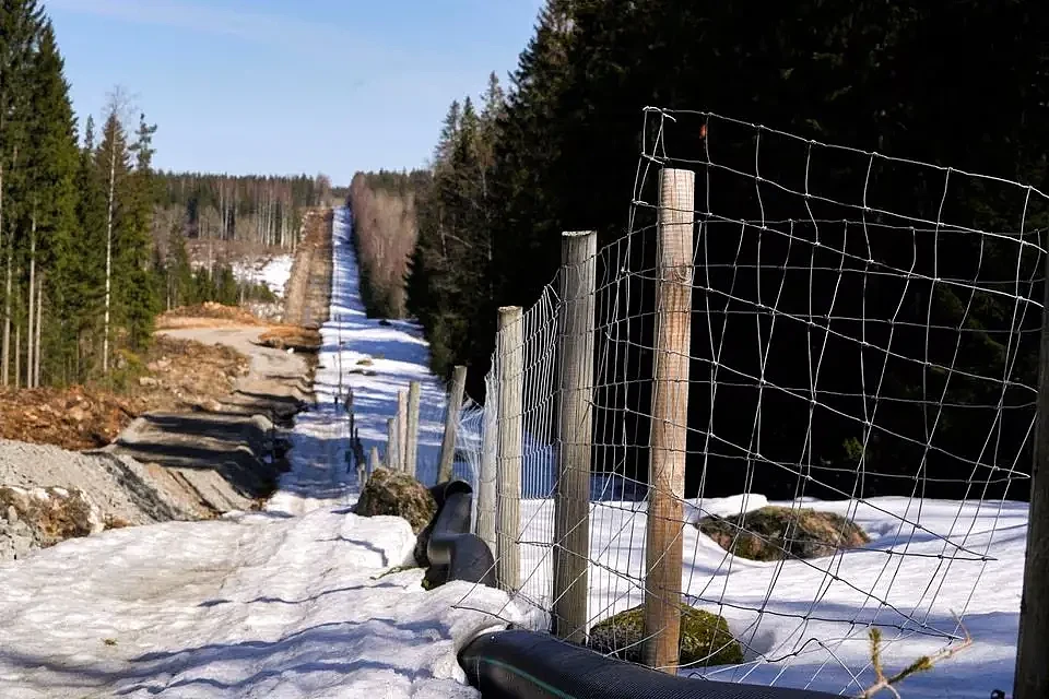 加入北约不到两周，芬兰在边境就有新动作：修墙（组图） - 2