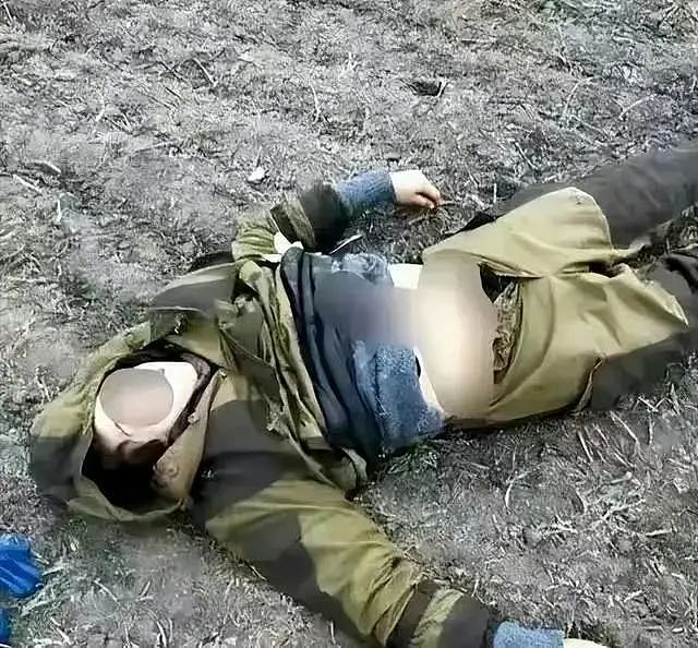 痛心！美丽的乌克兰女兵 VS 堆积如山的尸体（组图） - 2