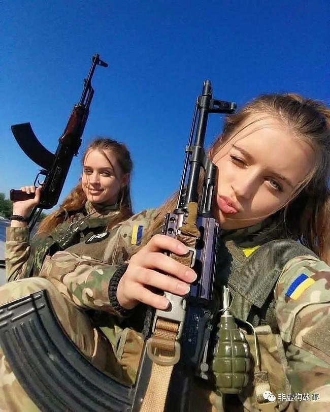 痛心！美丽的乌克兰女兵 VS 堆积如山的尸体（组图） - 3