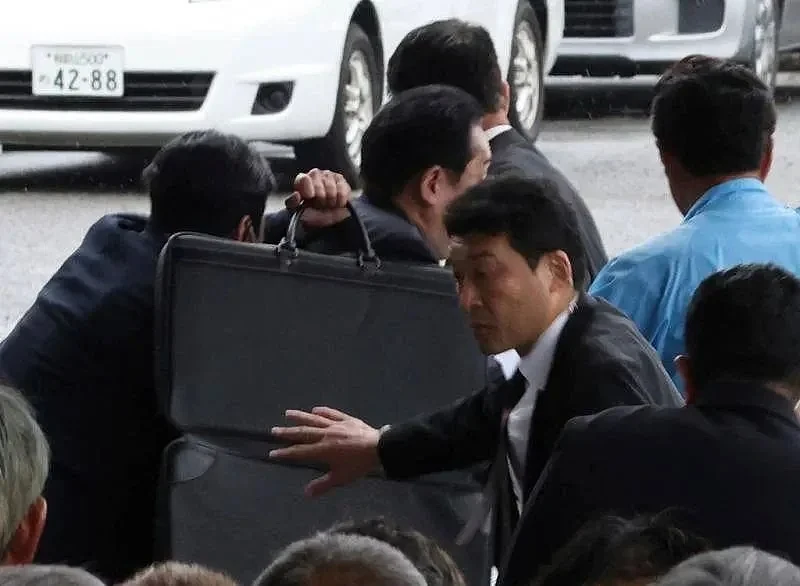 日本首相岸田“遇刺”，自导自演的“苦肉计”？（组图） - 1