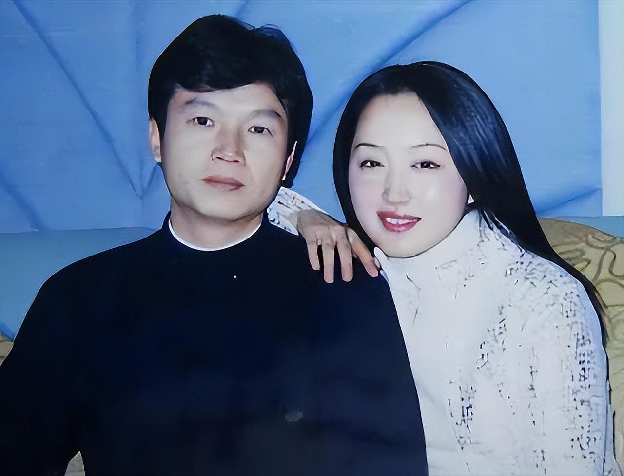 52岁杨钰莹现身商演，小腹隆起被疑怀孕，精修图与生图判若两人（组图） - 16