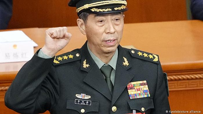 中国防长会见普京，谈加强军事合作（组图） - 2