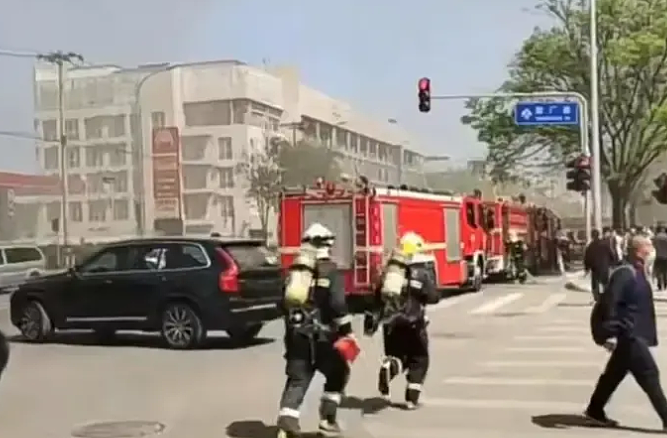 21人死亡！北京一医院发生火灾，现场浓烟滚滚，医护跳窗逃生（视频/组图） - 6