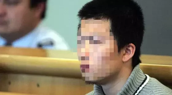 “你那儿太小！”中国留学生被女友嫌弃后，将对方脑袋捅穿！如今他在监狱自杀了（组图） - 1