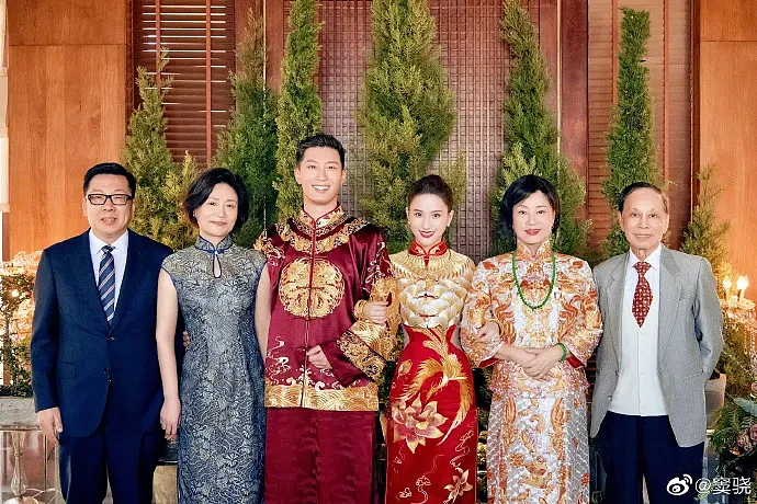 三太陳婉珍（右二）也有出席婚禮。翻攝竇驍微博