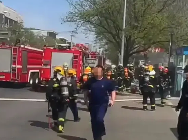 21人死亡！北京一医院发生火灾，现场浓烟滚滚，医护跳窗逃生（视频/组图） - 5