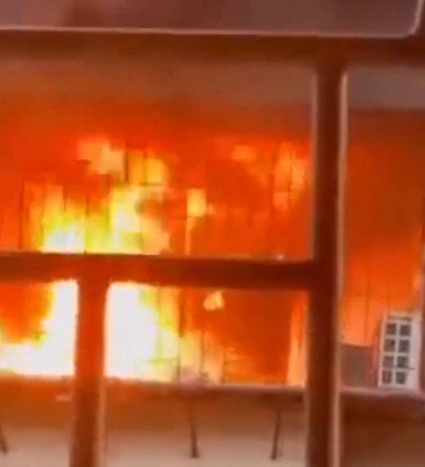 福州一住宅楼发生火灾，一对母女身亡，传防护栏阻逃生被烧死（组图） - 2