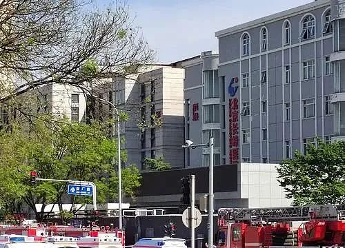 长峰医院火灾29人遇难，死者多为住院老人：背景曝光后，让人愤怒…（组图） - 7
