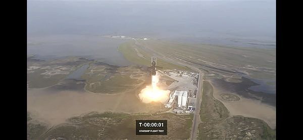 马斯克目睹星舰爆炸瞬间，表情曝光！发文：恭喜SpaceX（组图） - 1